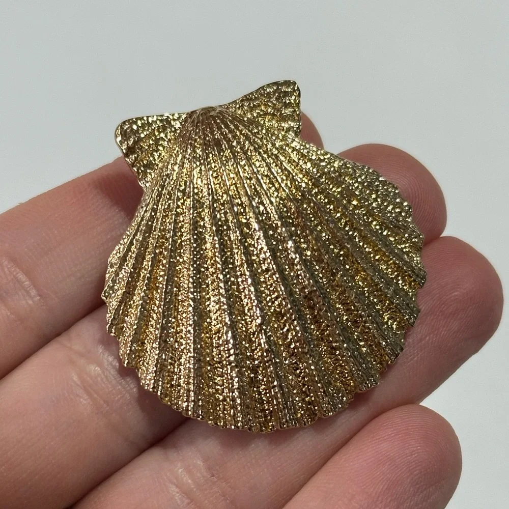 925 Gold Plate Scallop Shell Pendant Nautical Old Money East Coast Cap Cod 90s